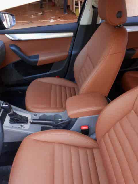 Koltuk ve direksiyon deri ve kumaş döşeme-10