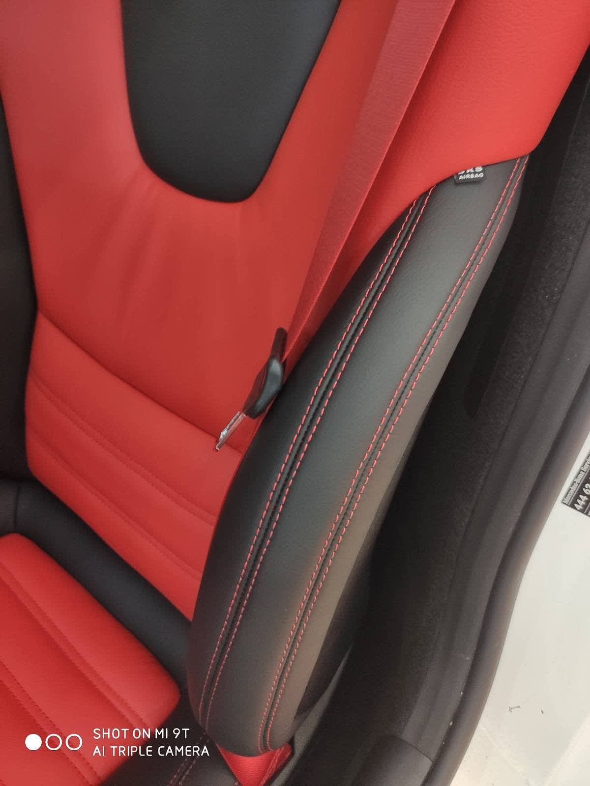 Koltuk ve direksiyon deri ve kumaş döşeme-11